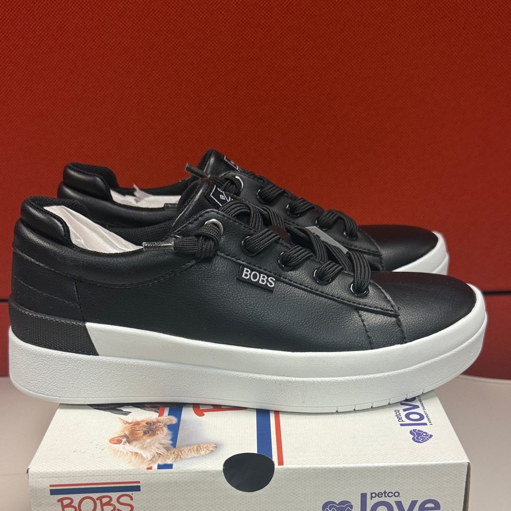 Skechers Bobs Black and White US 7 Sneakers New